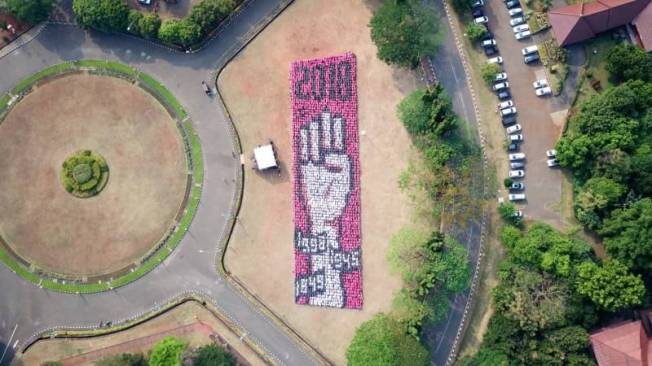 foto formasi buku tahunan sekolah 2